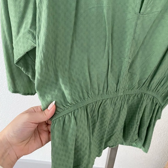 ALYA  green top with front knot - Picture 4 of 8